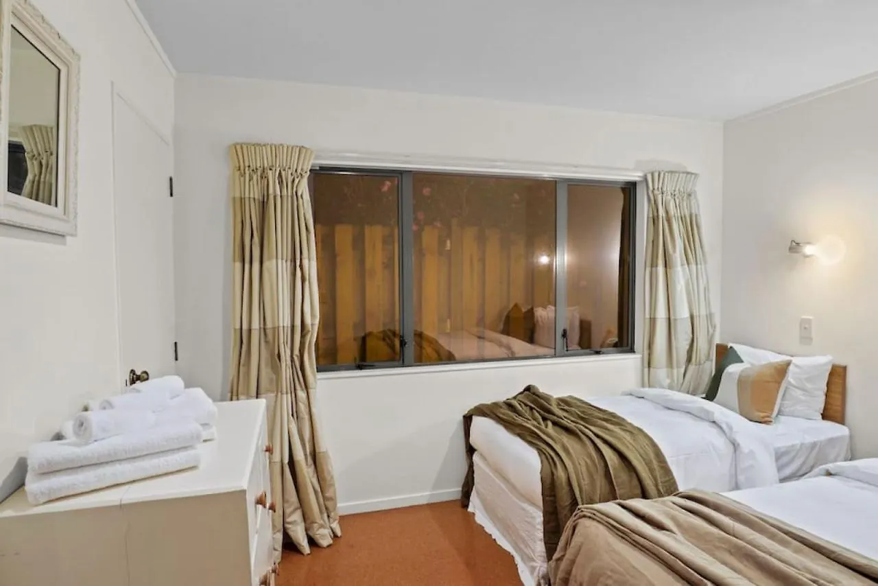 Holiday home Taupo Beachfront Escape 12Min To Town - Free Wifi Waitahanui