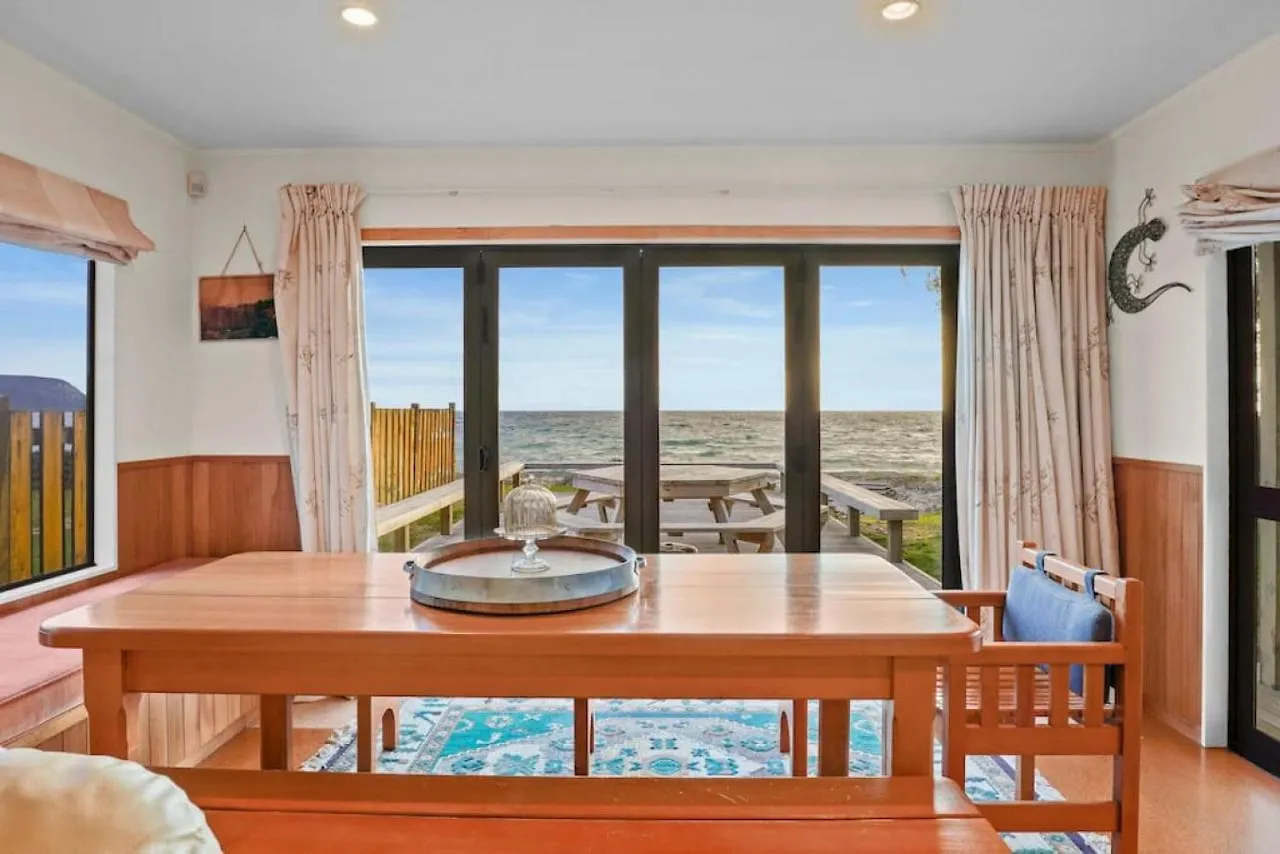 Taupo Beachfront Escape 12Min To Town - Free Wifi Waitahanui Holiday home
