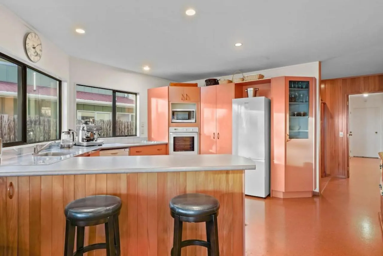 Taupo Beachfront Escape 12Min To Town - Free Wifi Waitahanui Holiday home