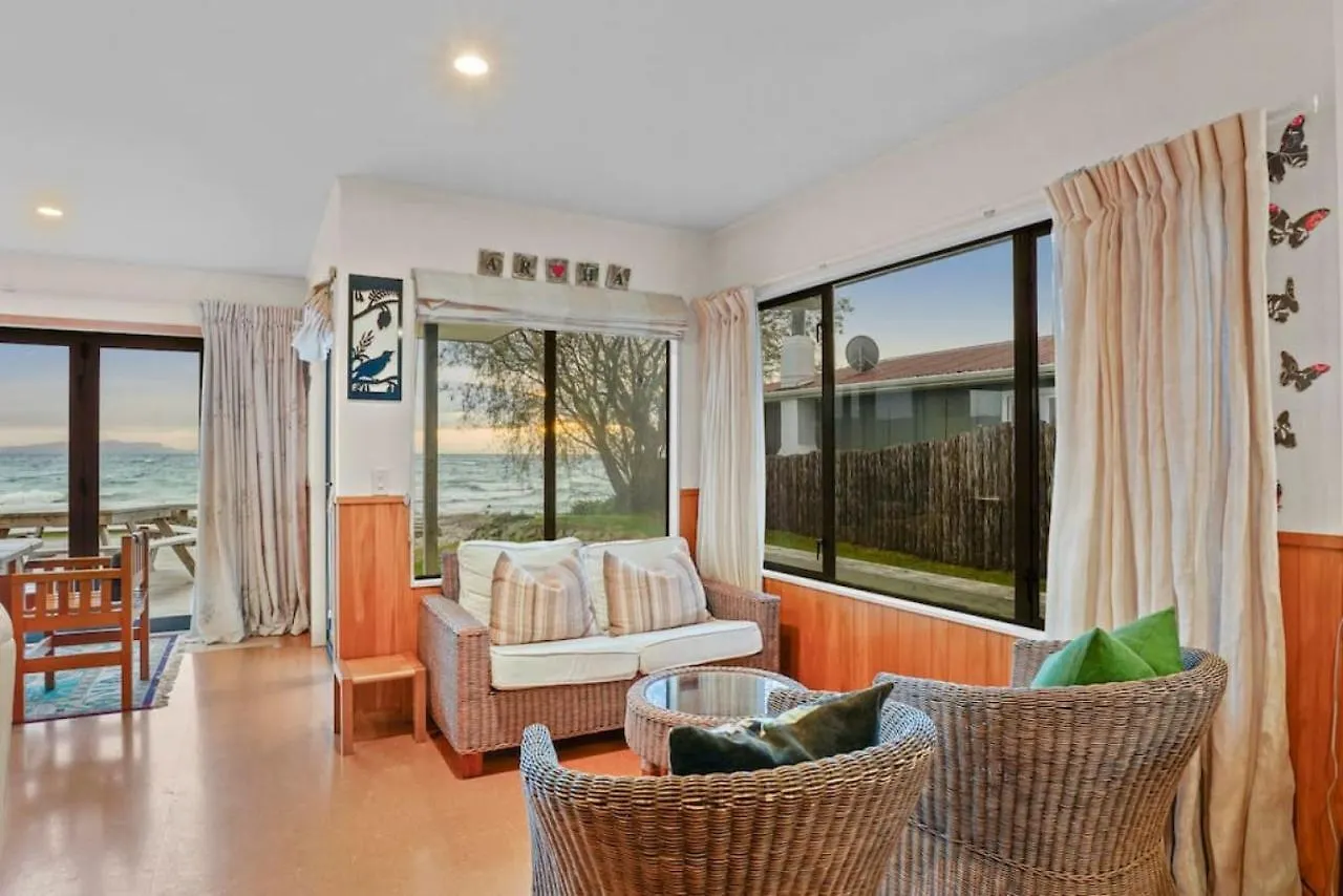 Holiday home Taupo Beachfront Escape 12Min To Town - Free Wifi Waitahanui